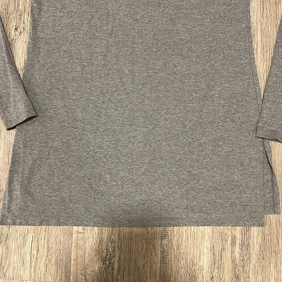 The Group Babaton Long Sleeve V-Neck Tee - Picture 9 of 13